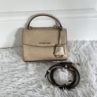 ราคา Used Michael kors Ava Pale Gold Extra Small Crossbody แท้ (13804238724)