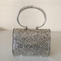 ราคา กระเป๋าเครื่องเงิน กระเป๋าถือเงิน ทำจากเงินแท้ 92.5% น้ำหนัก 628 กรัม บรรจุขาย 1 ชิ้น/แพ็ค (995508243)