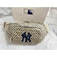 ราคา MLB Belt Bag New York Yankees สีครีม กระเป๋าคาดอก คาดเอว (22485713030)