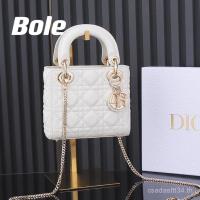 ราคา กระเป๋าLady Dior หนังวัวเมทัลลายตาราง สีดำ เมทัล มีสายสะพายถอดได้และดีไซน์เป็น숄เดอร์โทต (29342005670)