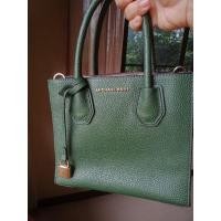 ราคา กระเป๋าถือหนังแท้ % พร้อมสายยาวคู่ตัว แบรนด์เนมแท้ MK Michael Kors ไซส์ 8.5 นิ้ว สูง 7 นิ้ว สภาพใหม่และสวยมากจ้า (15670609409)