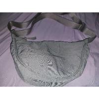 ราคา กระเป๋า uniqlo สีเขียว มือสอง(มีตำหนิ) (10747972467)