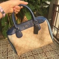 ราคา หมอนฟ้าทูโทน NEW coach f57495 สินค้าใหม่ สินค้าแท้% จาก USA (1199575343)