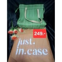 ราคา Just.in.case กระเป๋าอัดพลีท สีเขียวเหนี่ยวทรัพย์ (41800208157)