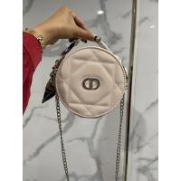 ราคา พร้อมส่ง กระเป๋าใส่เครื่องสำอางค์Christian Dior (12194321445)