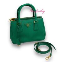 ราคา Prada Saffiano Lux 25 Bag Green ปี2015 มือสองสภาพดี (29215690935)