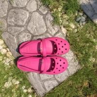 ราคา รองเท้า crocs มือสอง ใส่2-3ครั้งค่ะ (รูปถ่ายกลางคืน อาจมืดไปหน่อยนะคะ) (11007458)