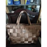 ราคา กระเป๋าผ้าผสมหนังมือสอง แบรนด์prada milano (28206337741)