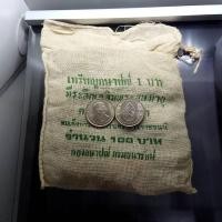 ราคา เหรียญยกถุง (100 เหรียญ) เหรียญ 1 บาท 75 พรรษา สมเด็จย่า ปี2518 unc (3344442477)