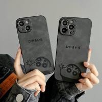 ราคา เคสไอโฟน 15 pro max เคสไอโฟน11 13 8พลัส สีดำเครยอนชินจัง การ์ตูน เครื่องหนังขอบตรง เคส Case For เคสi12 11 14 promax Xr Xs X 7 8 plus เคสไอโฟน7พลัส เคสไอ (18685244527)