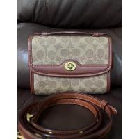 ราคา กระเป๋าสะพาย coach งานช็อป แท้100% มือสอง งดทักมาต่อราคาค่ะ ไม่มั่นใจผ่านได้เลยค่ะ (13678941034)