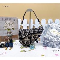 ราคา New!! กระเป๋าสะพายข้าง คาดอกดิออร์ทรงออนม้า ไซส์ 10 นิ้ว งานเกรดมิลเลอร์ สินค้ามาพร้อมกล่อง (22080645949)
