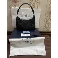 ราคา Prada Nylon re-edition 2000 สีดำ หูผ้า (17068758932)