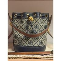 ราคา (มือสองสภาพดี)TORY BURCH-MINI T MONOGRAM JACQUARD BUCKET BAG (43670346421)