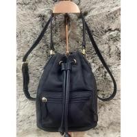 ราคา กระเป๋าสะพายทรงขนมจีบ แบรนด์ DAKS แท้ Size 10x15x32 cm. (43502627261)