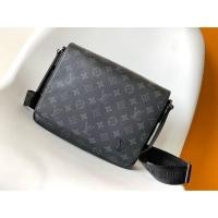 ราคา LOUIS VUITTON District กระเป๋าสะพายข้างแคนวาสแต่งขอบหนังวัว สำหรับผู้ชาย M46255 576 (29183268364)