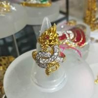 ราคา ส่งฟรี แถมฟรีธูปพญานาค ขอโชคลาภ แหวนพญานาคราชฝังพลอย สวยขลัง อุดมด้วยโชคลาภ (5720453838)