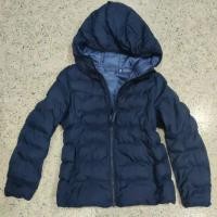 ราคา เสื้อกันหนาว uniqlo เด็กไซส์ 130 สี navy มือ2 (7874045650)