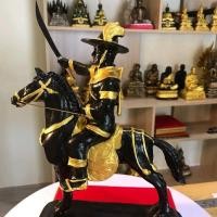 ราคา พระเจ้าตากสินทรงม้าแร่เหล็กน้ำพี้ (43870420860)