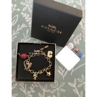 ราคา ✨ Coach แท้ % น่ารักมากๆ สร้อยข้อมือ Snoopy พร้อมกล่อง (17838065510)