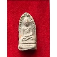 ราคา พระรอดขาวเนื้อดินเผาย้อนยุค รุ่น 1400 ปี วัดมหาวัน จ.ลำพูน พิธีมหาพุทธาภิเษกยิ่งใหญ่สุดยอดมวลสารพระรอดเก่าและมวลสารอื่นๆ (22664247439)