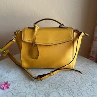 ราคา Brera Italy แท้ ครอสบอดี้ทรงทำงาน สภาพดีสวยเหมือนใหม่ ซับในสะอาด พร้อมใช้สายยาวปรับได้ ขนาด 9.5x4x7 นิ้ว 590 บาท (29329193550)