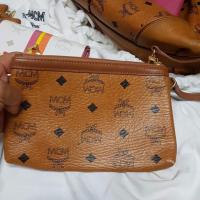 ราคา กระเป๋าคล้องมือmcmมือสองของแท้100% (3106238177)