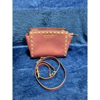 ราคา Michael Kors Selma Stud Medium Messenger Crossbody (43919322540)