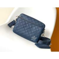 ราคา LOUIS VUITTON TrioMessenger กระเป๋าหนังและผ้าแคนวาสแบบสะพายข้าง กระเป๋าสะพายข้างผู้ชาย 535 (26633231270)