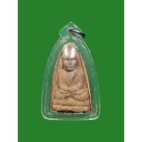 ราคา พระหลวงปู่ทวด วัดห้วยมงคล รุ่นปาฏิหาริย์ พิมพ์ใหญ่ เนื้อว่านสีดำผสมดินกากยายักษ์ ปี 2549 (27352136495)