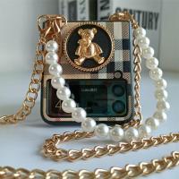 ราคา Samsung Galaxy Z Flip 4G 7 6 5 4 3 5G Flip6 Flip7 zflip5 แฟชั่น DIY น่ารักหมี Stand Holder Pearl Hand Chain Crossbody ยาวโลหะตารางทอง PU หนังเคสโทรศัพท์ (21755910844)
