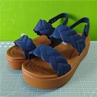 ราคา รองเท้าผู้หญิง 100% Original Crocs Brooklyn รองเท้าแตะทอ 209977 (27470131110)