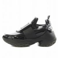ราคา Roger Vivier Sneakers black Direct from Japan Secondhand (42723627019)