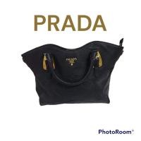 ราคา PRADA ปราด้ามือสองของแท้ สภาพใหม่มือหนึ่ง อะไหล่ทอง รุ่นนี้เป็นรุ่นหายาก หนังดีมาก ของสะสม (11884947111)