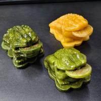 ราคา กบสามขาคาบเหรียญ กบคาบเหรียญ กิมเซียมซู กิมเซียมซู้ กบ3ขาแกะสลักจากหินหยก หินแกะสลัก (40803797929)