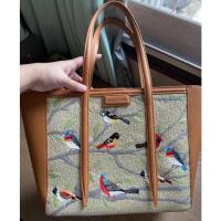 ราคา Charles & Keith Tote ลาย Flora (17590488466)