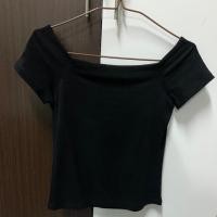 ราคา เสื้อปาดไหล่สีดำ(มือสอง) สภาพดี (7639865616)