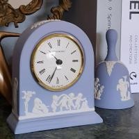 ราคา นาฬิกาวินเทจสีฟ้าจากอังกฤษ Vintage Wedgwood Blue Jasperware Mantle Desk Domed Clock Cherubs (29508010409)
