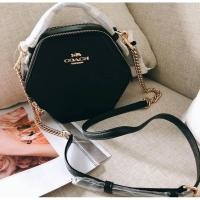 ราคา Coach C5786 Hexagonal Crossbody กระเป๋าสะพายข้าง