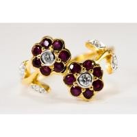 ราคา (R108 ชื่อแบบ “กระดังงา”) : แหวนทองคำทรงดอกไม้คู่พลอยทับทิมสยามเผาเก่า ประดับยอดเพชรแท้เหลี่ยมเบลเยี่ยมคัท (1287586061)