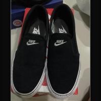 ราคา สลิปออน nike ไซส์ 38 (2290070813)
