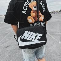 ราคา Nike ของแท้ 100% กระเป๋ากล่อง สีดำขาว (17997734831)
