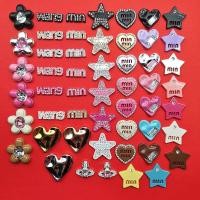 ราคา 5ชิ้นที่มีสีสันน้ํามันหยดดาวพีชหัวใจจดหมายแผ่นชาแนลสไตล์เรซิ่นอุปกรณ์ทําเอง ชม. หูฟัง กิ๊บโทรศัพท์กรณีเล็บสติ๊กเกอร์ (25131962780)