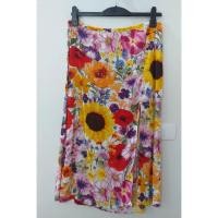 ราคา H&M Size 42/10 กระโปรงมือสอง เอว 32 นิ้ว ลายดอก สภาพดี มือ2 (26253331170)