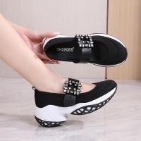 ราคา Roger Vivier รองเท้าผ้าใบสไตล์ใหม่สำหรับผู้หญิง หนังคุณภาพดี เหมาะสำหรับสวมใส่ทุกวันและเพิ่มความสูงอย่างแฟชั่น (40720774556)