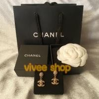 ราคา Chanel earrings Used like new อปก.กล่อง ถุงกระดาษ ริบบิ้น ดอกคามิเลีย (3431426335)