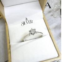 ราคา แหวนโมอีสซาไนท์ แหวนหมั่น แหวนแต่งงาน เม็ดเดี่ยวเรียบ 0.5 กะรัต เงินแท้ (26379418567)
