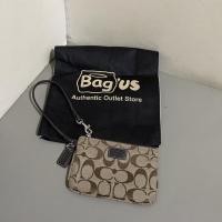 ราคา HP [PRELOVED] Wrislet Coach Signature Small Wallet Mobile Phone Card Holder (26516545824)