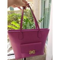 ราคา Little Bunny Tote ใบใหญ่ สีชมพูบานเย็น มือ2มีตำหนิ มีรอยตรง logo ภายในสะอาด ทรงสวยคะ หนังดี แข็งแรง (27424975497)