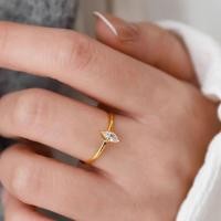 ราคา BBแหวนสแตนเลส18kบางประดับเพชรทรงข้าวหลามตัด (24438525452)